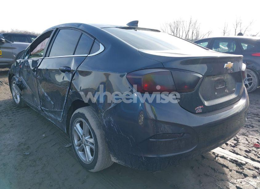 Photo 3 of 2017 Chevrolet Cruze LT AUTO (VIN 1G1BE5SM0H7254410)