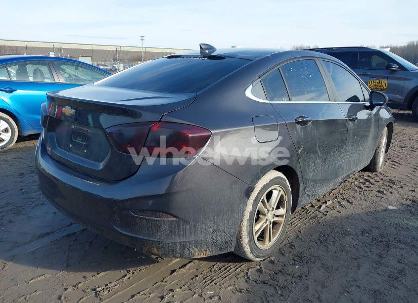 Photo 4 of 2017 Chevrolet Cruze LT AUTO (VIN 1G1BE5SM0H7254410)