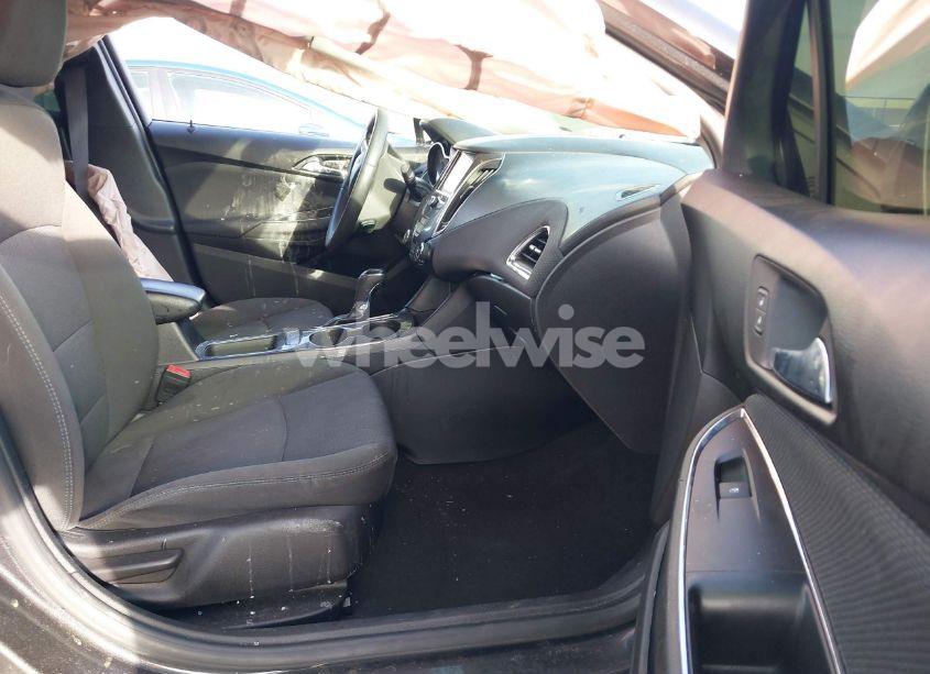 Photo 5 of 2017 Chevrolet Cruze LT AUTO (VIN 1G1BE5SM0H7254410)