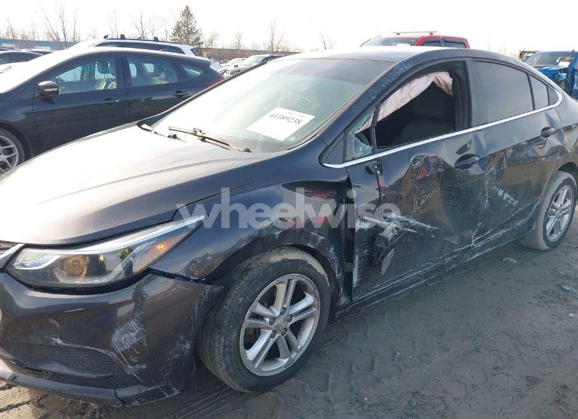 Photo 6 of 2017 Chevrolet Cruze LT AUTO (VIN 1G1BE5SM0H7254410)