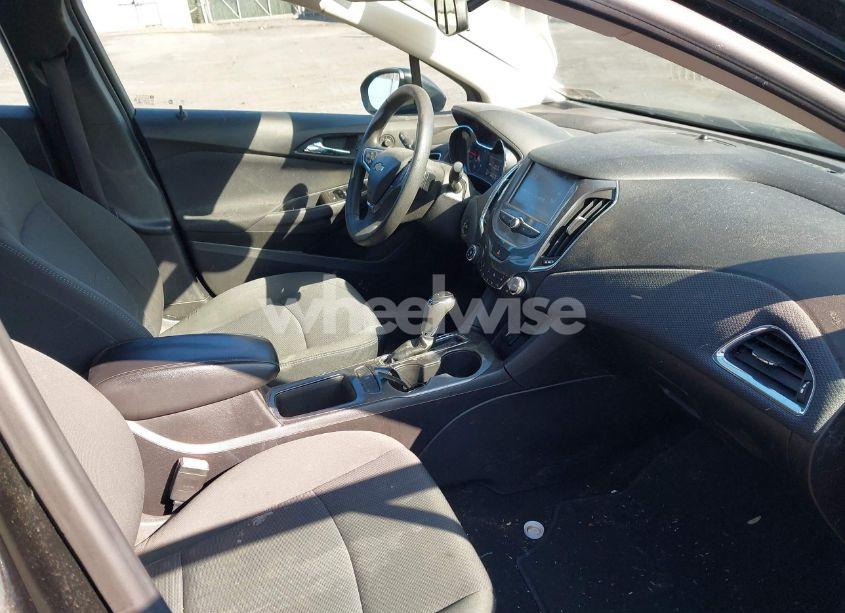 Photo 5 of 2017 Chevrolet Cruze LT AUTO (VIN 1G1BE5SM0H7259686)