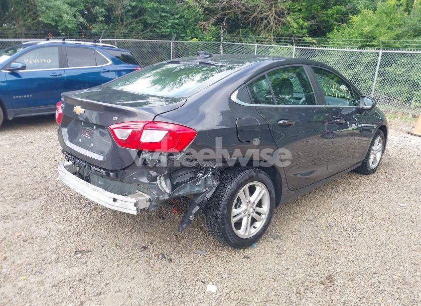 Photo 4 of 2017 Chevrolet Cruze LT AUTO (VIN 1G1BE5SM0H7263074)