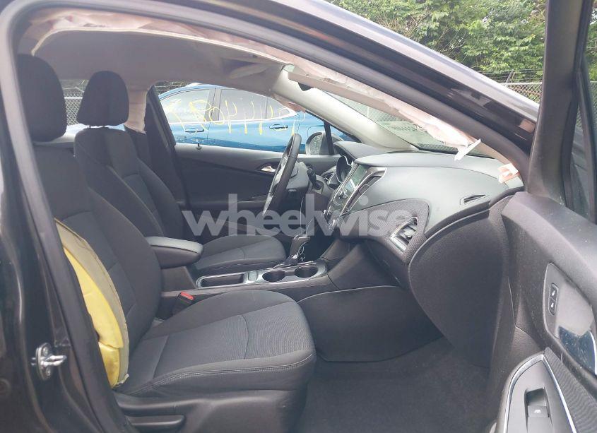 Photo 5 of 2017 Chevrolet Cruze LT AUTO (VIN 1G1BE5SM0H7263074)