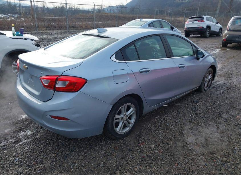 Photo 4 of 2017 Chevrolet Cruze LT AUTO (VIN 1G1BE5SM0H7275998)