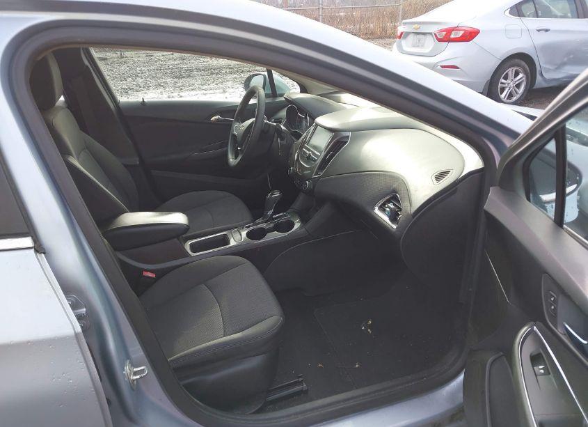 Photo 5 of 2017 Chevrolet Cruze LT AUTO (VIN 1G1BE5SM0H7275998)