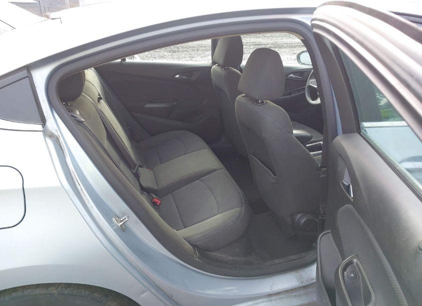 Photo 8 of 2017 Chevrolet Cruze LT AUTO (VIN 1G1BE5SM0H7275998)