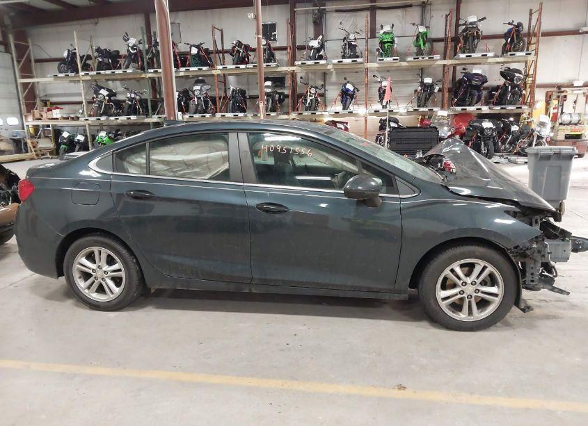Photo 14 of 2017 Chevrolet Cruze LT AUTO (VIN 1G1BE5SM0H7280540)