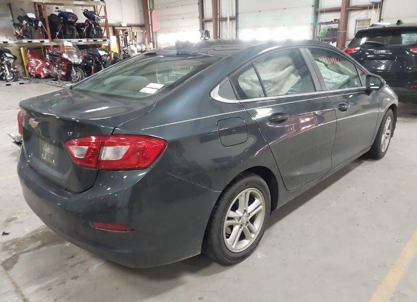Photo 4 of 2017 Chevrolet Cruze LT AUTO (VIN 1G1BE5SM0H7280540)