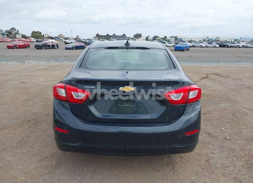 Photo 17 of 2018 Chevrolet Cruze LT AUTO (VIN 1G1BE5SM0J7107879)