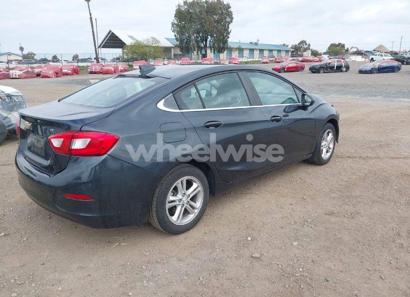 Photo 4 of 2018 Chevrolet Cruze LT AUTO (VIN 1G1BE5SM0J7107879)