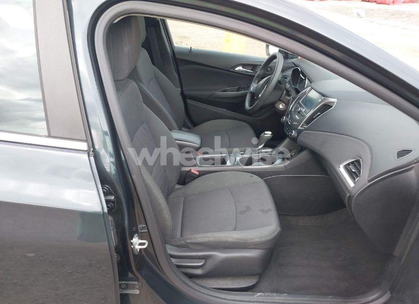 Photo 5 of 2018 Chevrolet Cruze LT AUTO (VIN 1G1BE5SM0J7107879)