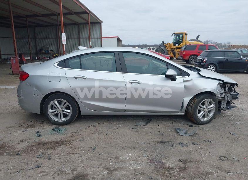 Photo 14 of 2018 Chevrolet Cruze LT AUTO (VIN 1G1BE5SM0J7108370)