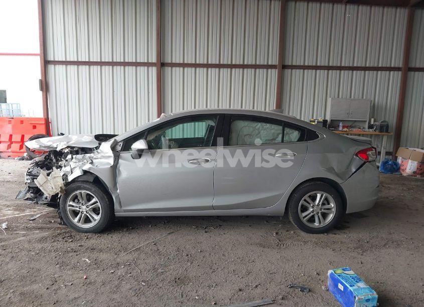 Photo 15 of 2018 Chevrolet Cruze LT AUTO (VIN 1G1BE5SM0J7108370)