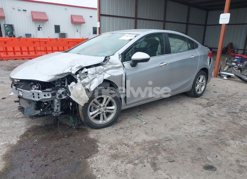 Photo 2 of 2018 Chevrolet Cruze LT AUTO (VIN 1G1BE5SM0J7108370)