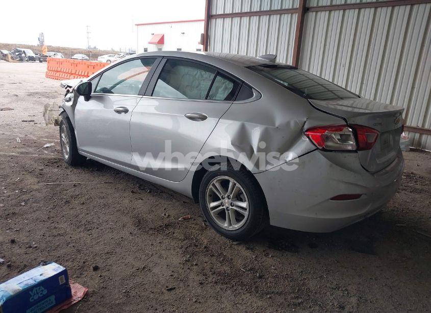 Photo 3 of 2018 Chevrolet Cruze LT AUTO (VIN 1G1BE5SM0J7108370)
