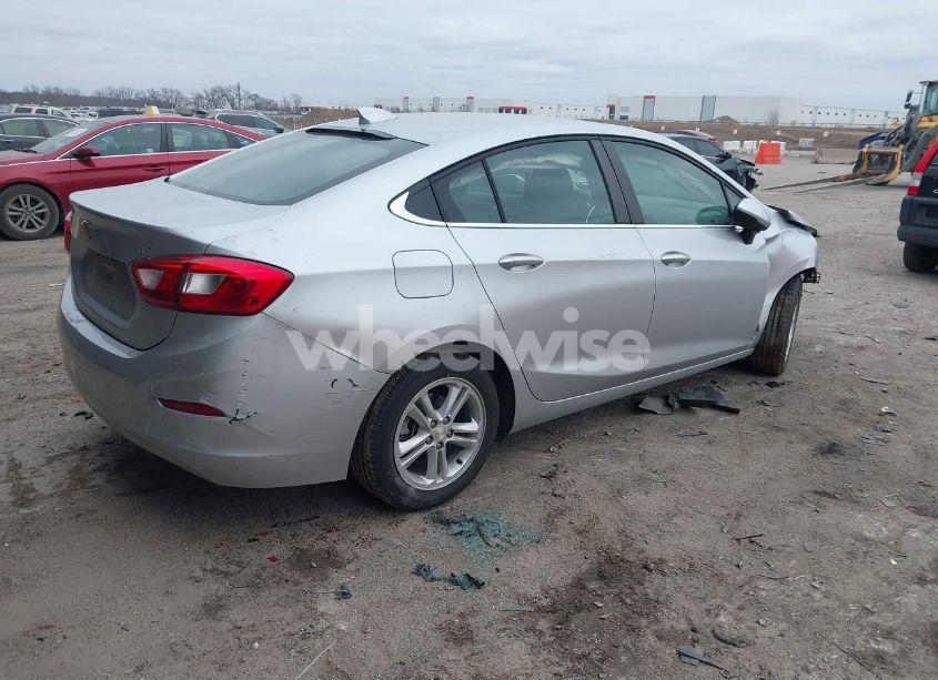 Photo 4 of 2018 Chevrolet Cruze LT AUTO (VIN 1G1BE5SM0J7108370)
