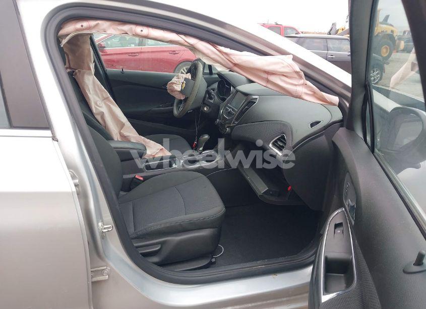 Photo 5 of 2018 Chevrolet Cruze LT AUTO (VIN 1G1BE5SM0J7108370)