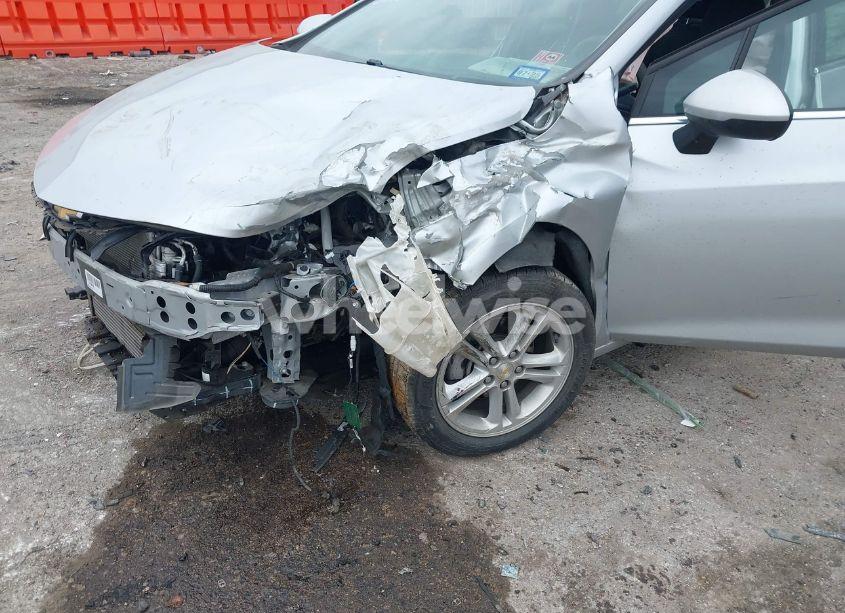 Photo 6 of 2018 Chevrolet Cruze LT AUTO (VIN 1G1BE5SM0J7108370)