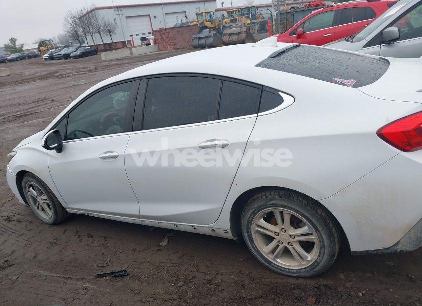 Photo 14 of 2018 Chevrolet Cruze LT AUTO (VIN 1G1BE5SM0J7114492)