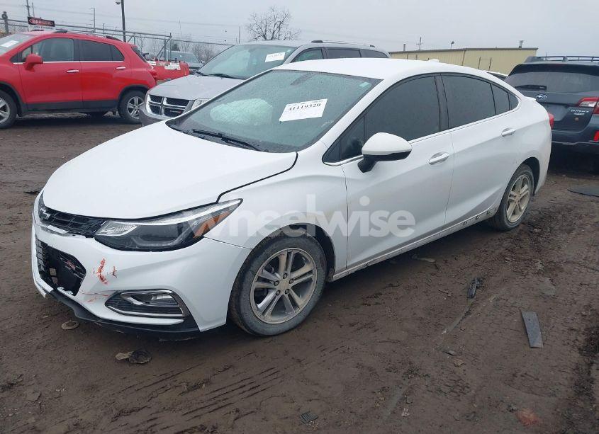 Photo 2 of 2018 Chevrolet Cruze LT AUTO (VIN 1G1BE5SM0J7114492)