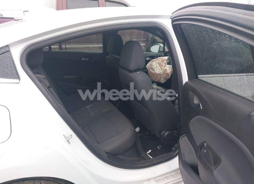 Photo 8 of 2018 Chevrolet Cruze LT AUTO (VIN 1G1BE5SM0J7114492)