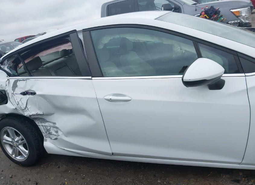 Photo 13 of 2018 Chevrolet Cruze LT AUTO (VIN 1G1BE5SM0J7120325)