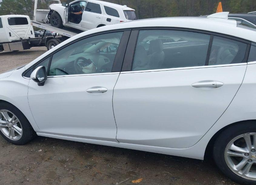Photo 14 of 2018 Chevrolet Cruze LT AUTO (VIN 1G1BE5SM0J7120325)