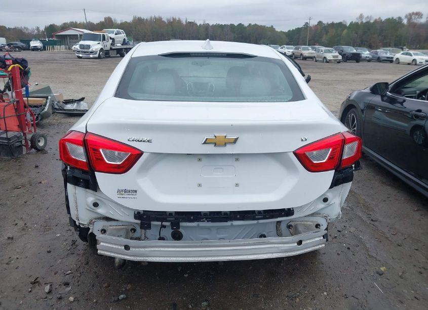 Photo 16 of 2018 Chevrolet Cruze LT AUTO (VIN 1G1BE5SM0J7120325)