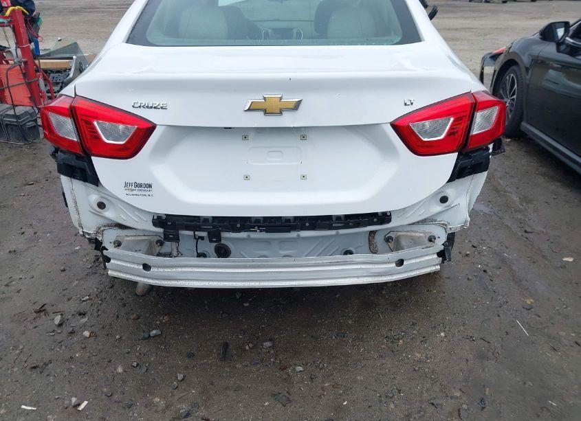 Photo 17 of 2018 Chevrolet Cruze LT AUTO (VIN 1G1BE5SM0J7120325)