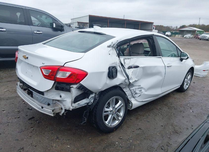 Photo 4 of 2018 Chevrolet Cruze LT AUTO (VIN 1G1BE5SM0J7120325)