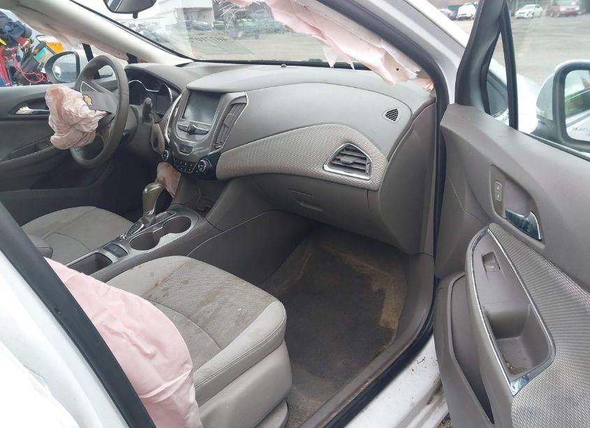 Photo 5 of 2018 Chevrolet Cruze LT AUTO (VIN 1G1BE5SM0J7120325)