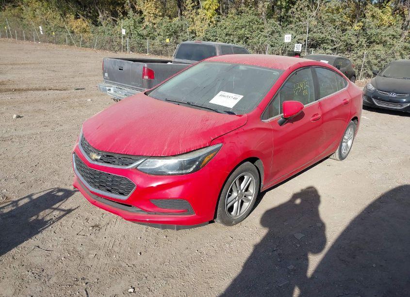 Photo 2 of 2018 Chevrolet Cruze LT AUTO (VIN 1G1BE5SM0J7129512)