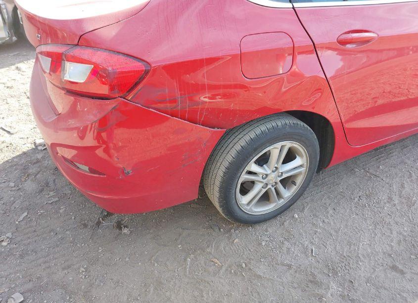 Photo 6 of 2018 Chevrolet Cruze LT AUTO (VIN 1G1BE5SM0J7129512)