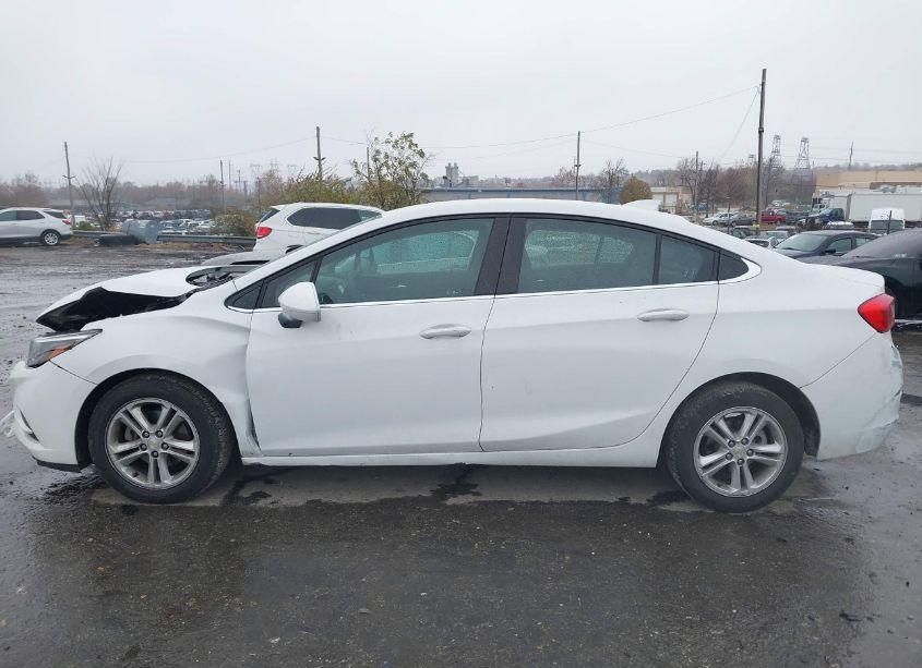 Photo 13 of 2018 Chevrolet Cruze LT AUTO (VIN 1G1BE5SM0J7130918)