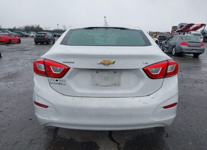 Photo 15 of 2018 Chevrolet Cruze LT AUTO (VIN 1G1BE5SM0J7130918)