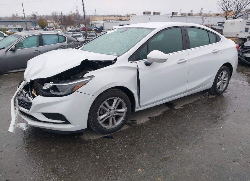Photo 2 of 2018 Chevrolet Cruze LT AUTO (VIN 1G1BE5SM0J7130918)
