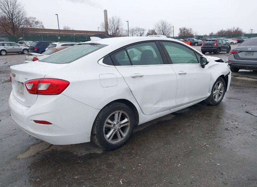 Photo 4 of 2018 Chevrolet Cruze LT AUTO (VIN 1G1BE5SM0J7130918)