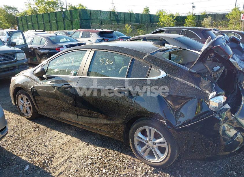 Photo 13 of 2018 Chevrolet Cruze LT AUTO (VIN 1G1BE5SM0J7133902)