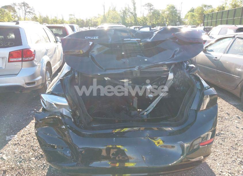 Photo 15 of 2018 Chevrolet Cruze LT AUTO (VIN 1G1BE5SM0J7133902)