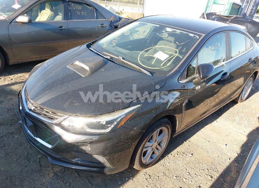 Photo 2 of 2018 Chevrolet Cruze LT AUTO (VIN 1G1BE5SM0J7133902)