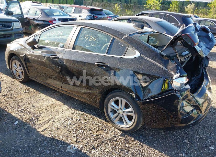 Photo 3 of 2018 Chevrolet Cruze LT AUTO (VIN 1G1BE5SM0J7133902)