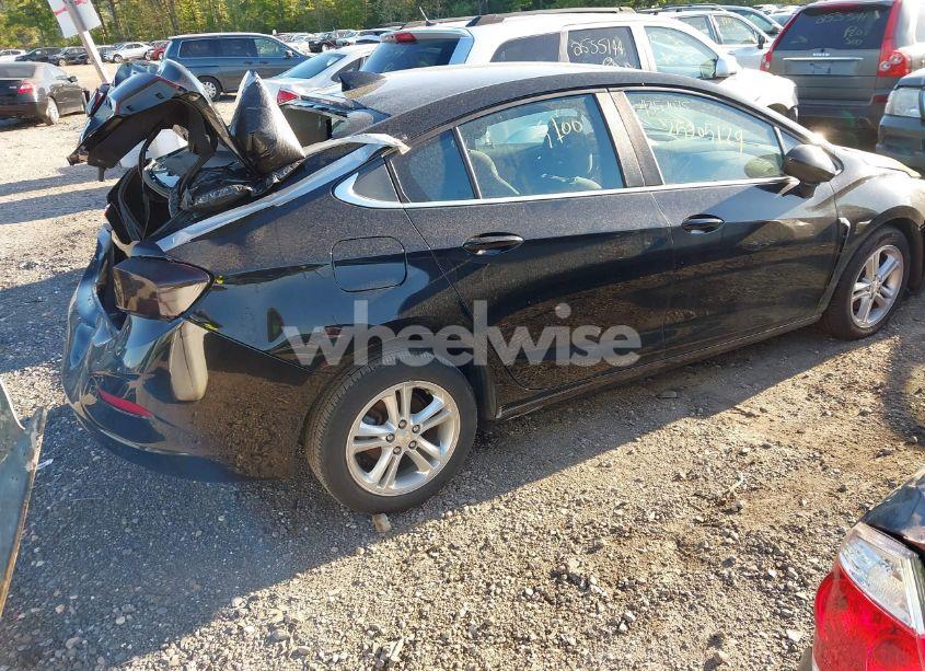 Photo 4 of 2018 Chevrolet Cruze LT AUTO (VIN 1G1BE5SM0J7133902)