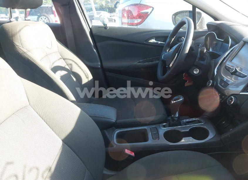 Photo 5 of 2018 Chevrolet Cruze LT AUTO (VIN 1G1BE5SM0J7133902)