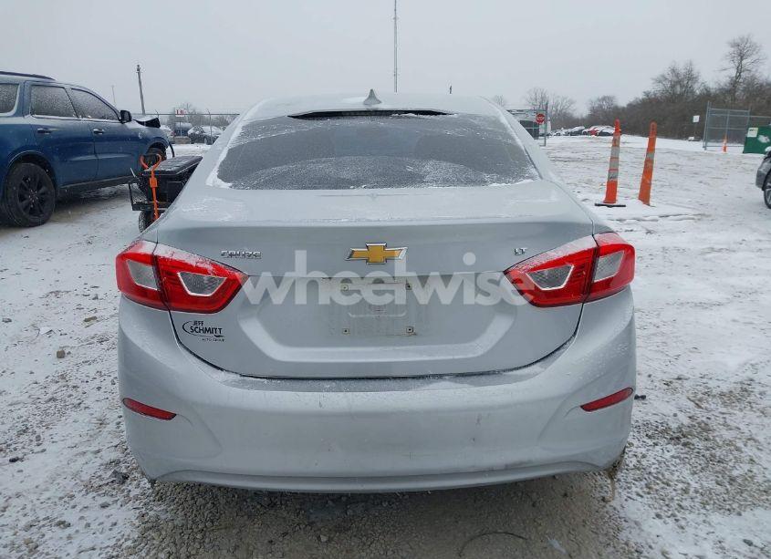 Photo 16 of 2018 Chevrolet Cruze LT AUTO (VIN 1G1BE5SM0J7140171)