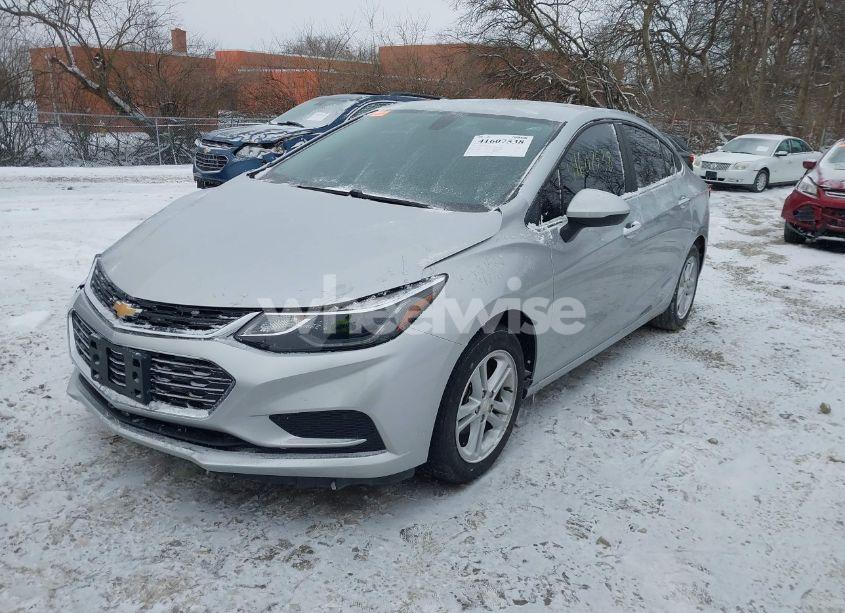 Photo 2 of 2018 Chevrolet Cruze LT AUTO (VIN 1G1BE5SM0J7140171)