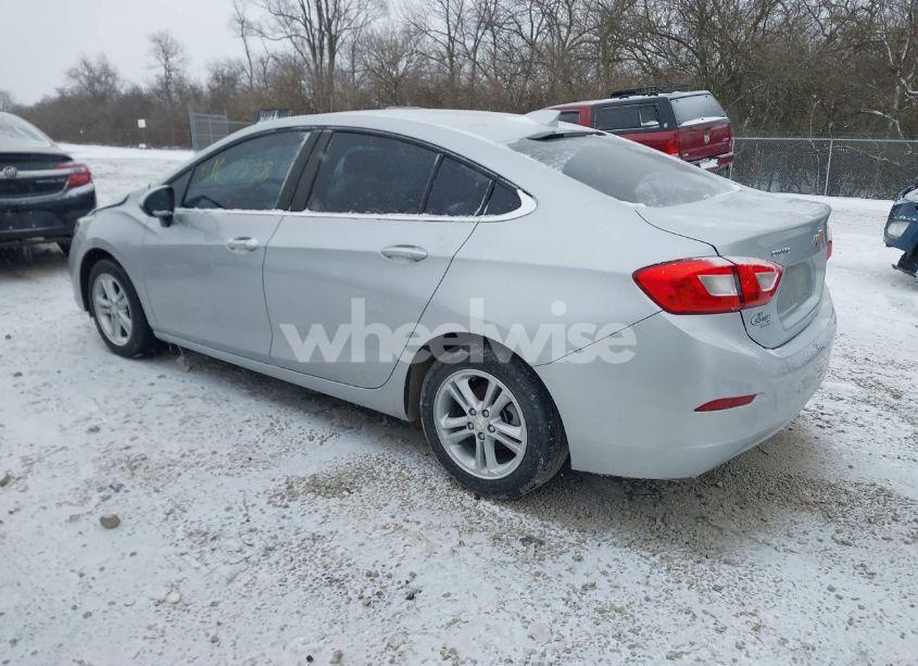 Photo 3 of 2018 Chevrolet Cruze LT AUTO (VIN 1G1BE5SM0J7140171)