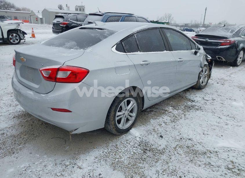 Photo 4 of 2018 Chevrolet Cruze LT AUTO (VIN 1G1BE5SM0J7140171)