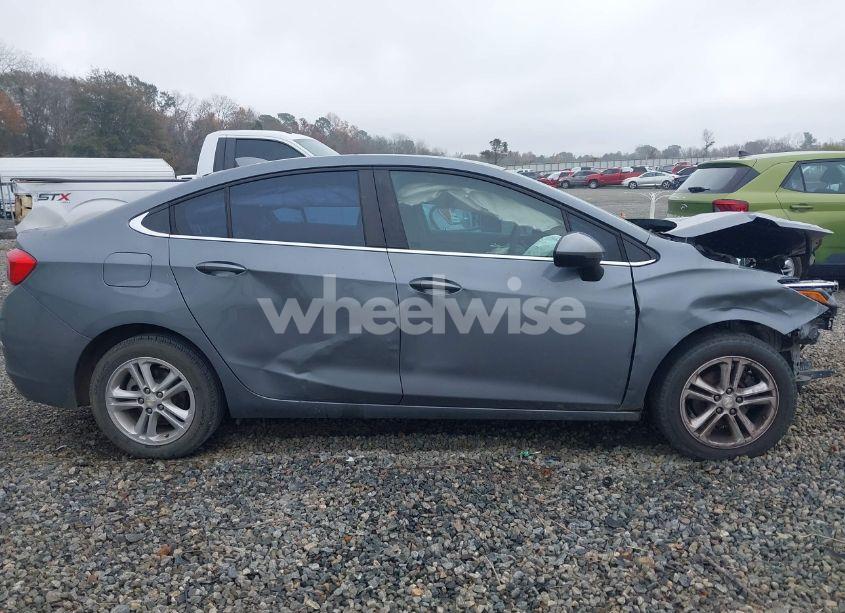 Photo 13 of 2018 Chevrolet Cruze LT AUTO (VIN 1G1BE5SM0J7142261)