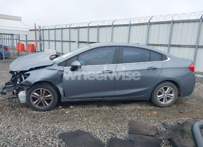 Photo 14 of 2018 Chevrolet Cruze LT AUTO (VIN 1G1BE5SM0J7142261)