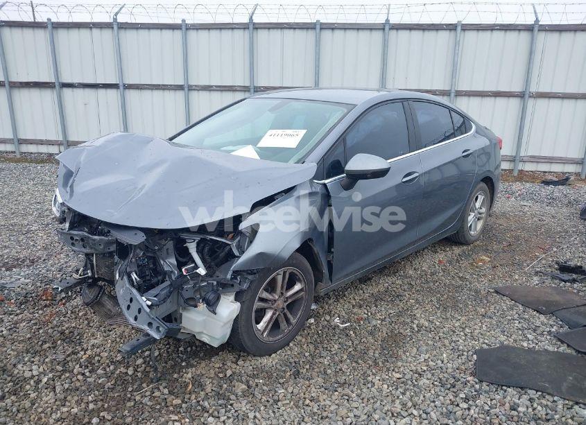 Photo 2 of 2018 Chevrolet Cruze LT AUTO (VIN 1G1BE5SM0J7142261)